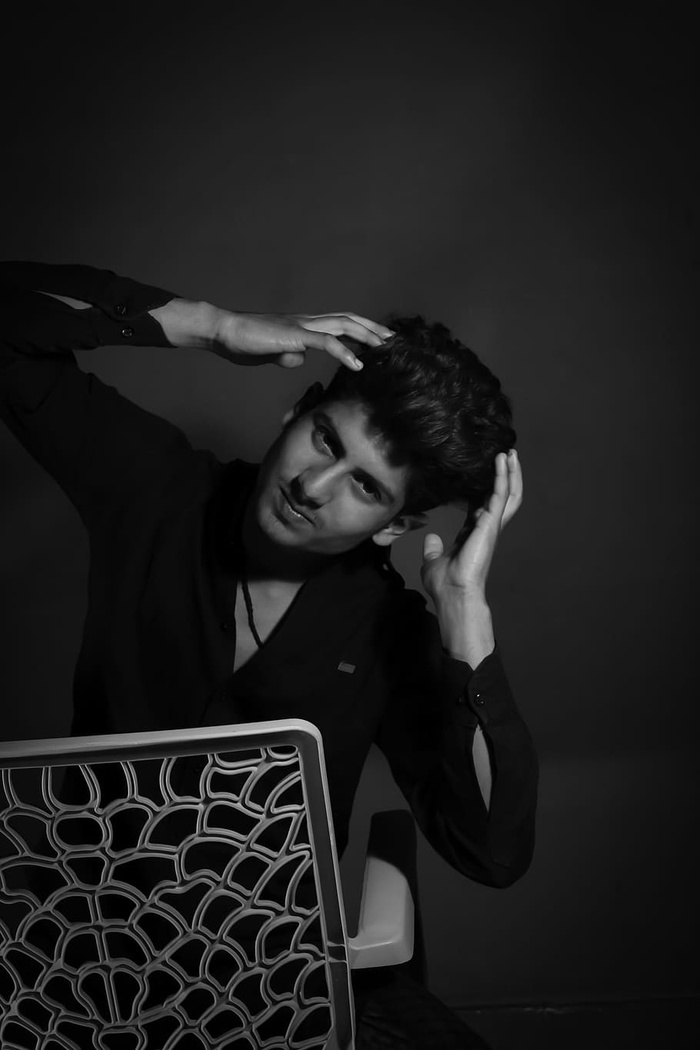 黑色，暗室，男孩，一个人，年轻人，室内，肖像，真人