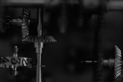 黑色和灰色金属工具