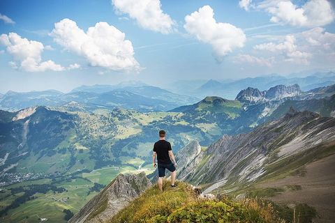 徒步旅行，徒步旅行，高山，悬崖，山谷，小山，田野，大自然