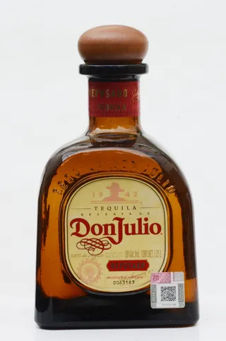 don julio龙舌兰酒，优质龙舌兰，龙舌兰jalisco，墨西哥龙舌兰酒瓶，酒精，饮料，白色背景