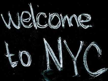 黑色背景，带欢迎使用纽约市文字叠加