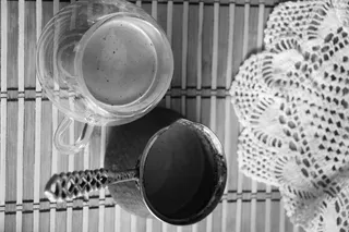 杯子，咖啡杯，陶器，碗，饮料，牛奶，饮料，茶托