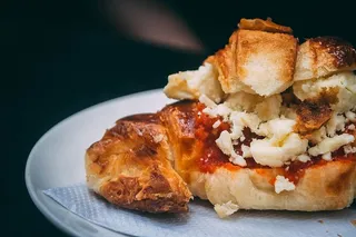 印度、布杜切里、艺术咖啡馆、食品、奶酪、牛角包、番茄、食品和饮料