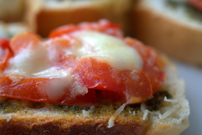 bruschetta、番茄、马苏里拉、帕尔马干酪、香蒜酱、意大利、美食、美食