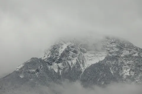山地、寒冷、降雪、冬季、薄雾、海拔、阿尔卑斯山、雾 山地、寒冷、降雪、冬季、薄雾、海拔、阿尔卑斯山、雾