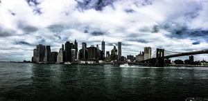 城市景观，旁边，身体，水，白色，多云，天空，白天