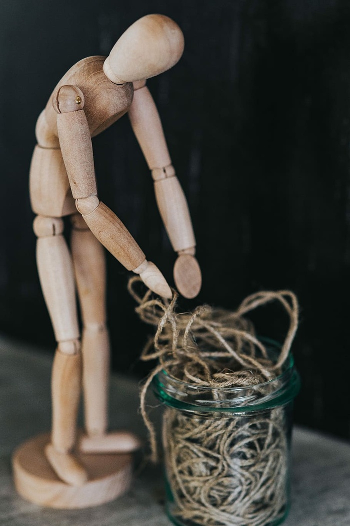 各种木制人体模型的姿势