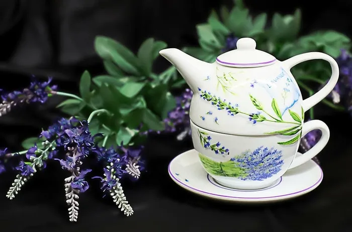 土耳其茶壶，旁边，紫色，花瓣花，茶杯，杯子，陶瓷，茶壶