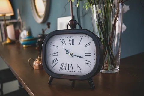 时钟、时间、年份、曲速、罗马、桌子、室内、无人