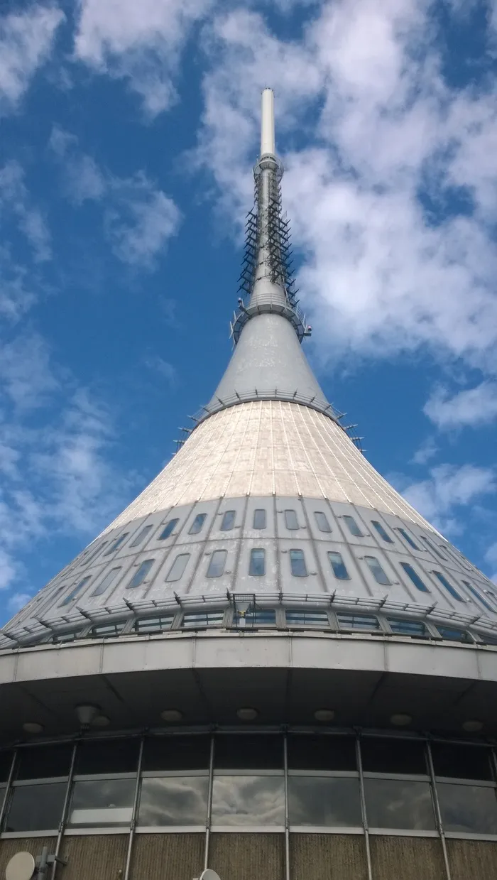 ještěd、liberec、hubacek、发射机、天空、低角度视图、建筑结构、云天