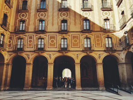 人、建筑、建筑、窗户、日光、旧建筑、旧建筑、室外 人、建筑、建筑、窗户、日光、旧建筑、旧建筑、室外