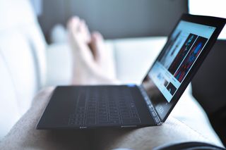 黑色笔记本电脑，笔记本电脑，腿，电脑，平板电脑，windows，技术，技术