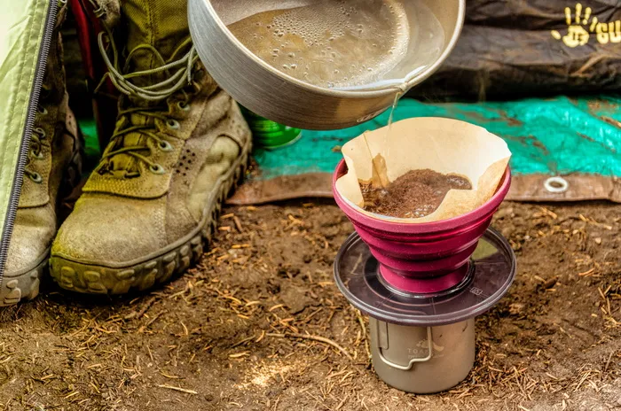 粉色金属碗, 鞋, 服饰, 鞋类, 服装, 碗, 厂, 餐饮