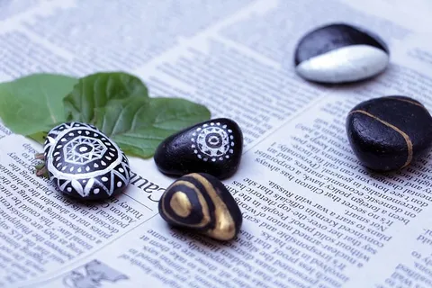 禅宗、日本风格、石雕艺术、特写、宏观、报纸、金融、无人