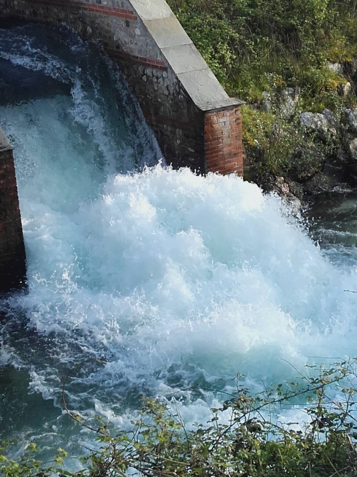 水，溪流，咆哮，自然之美，自然，运动，力量，没有人
