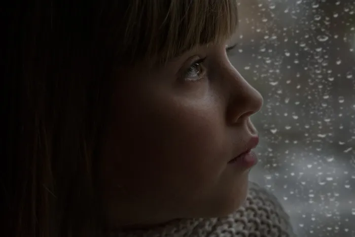 棕色，头发女孩，长相，玻璃，人，人，女孩，女性