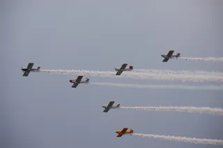 航展，空中，飞行，飞机，螺旋桨，云，编队，跟随