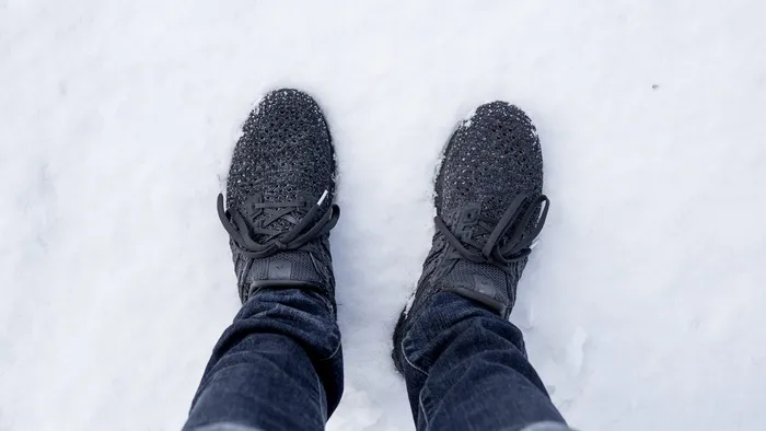 服装，服装，人，人，鞋，鞋，雪，冰