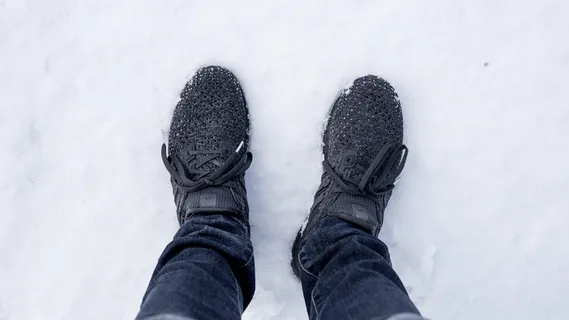 服装，服装，人，人，鞋，鞋，雪，冰