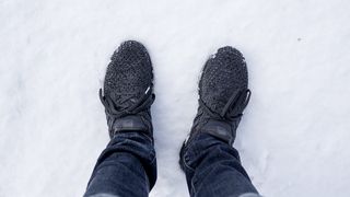 服装，服装，人，人，鞋，鞋，雪，冰