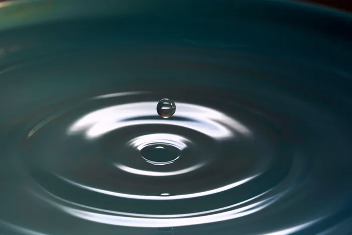 水，液体，水滴，黑暗，波纹，背景，特写，水滴