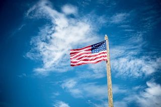 蓝色，天空，云，旗帜，杆子，美国，美国，爱国主义