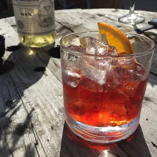 内格罗尼,饮料,鸡尾酒,酒吧,冰,酒精,玻璃杯,饮料 内格罗尼,饮料,鸡尾酒,酒吧,冰,酒精,玻璃杯,饮料