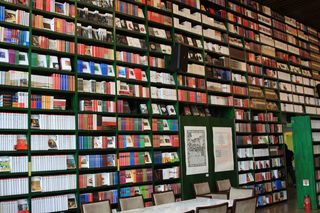 咖啡馆，北咖啡馆，琶洲，大群物品，书架，书籍，丰盛，一排