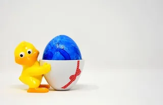 复活节彩蛋，小鸡，蛋杯，有趣，多彩，春天，复活节，颜色