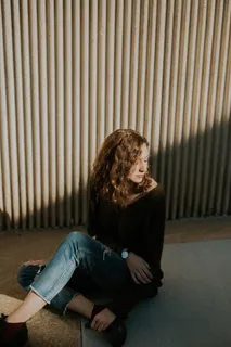 人，女人，时尚，美女，黑发，休闲，牛仔裤，毛衣