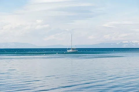 白色,帆船,海洋,多云,天空,白天,海洋,蓝色 白色,帆船,海洋,多云,天空,白天,海洋,蓝色
