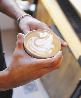 咖啡，自助餐厅特色，拿铁艺术，艺术，人手，手，菜鸟图库，食品和饮料