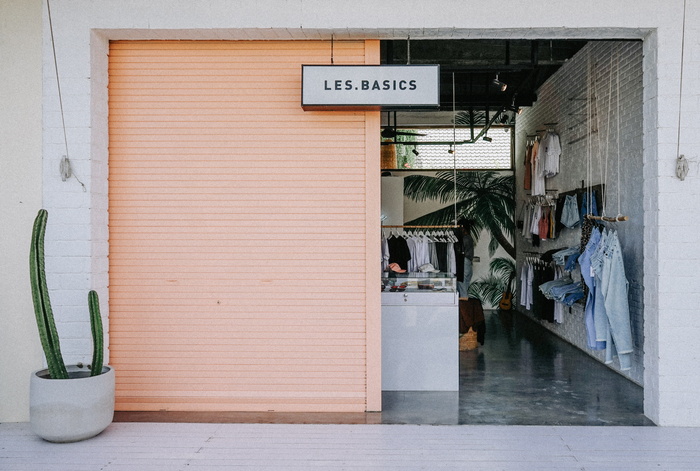 各色服装，建筑，商店，商店，百叶窗，门口，工厂，时尚