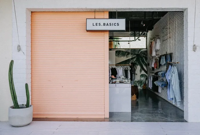 各色服装，建筑，商店，商店，百叶窗，门口，工厂，时尚