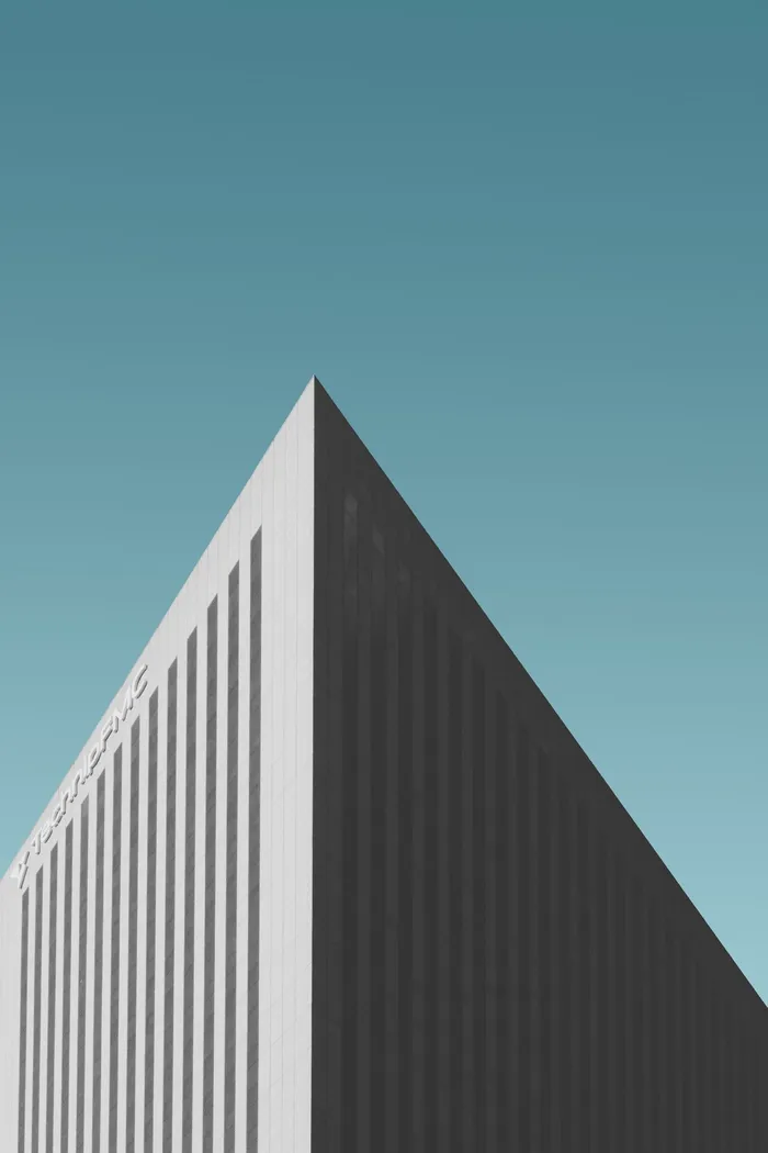 白色建筑的特写照片