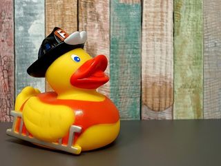 黄色，鸭子塑料玩具，橡胶鸭子，消防员，吱吱鸭，浴鸭，玩具，有趣的洗澡