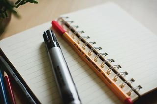 黑色，记号笔，螺旋笔记本，灰色，钢笔，笔记本，铅笔，记号笔