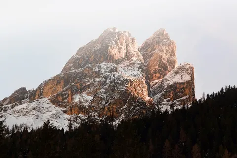 风景摄影中的棕色大雪山 风景摄影中的棕色大雪山