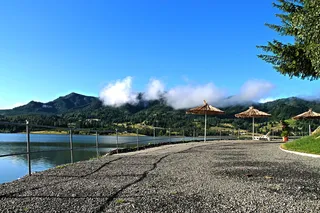 罗马尼亚，科里比尼亚，山脉，小巷，雨伞，树木，休息室，湖泊