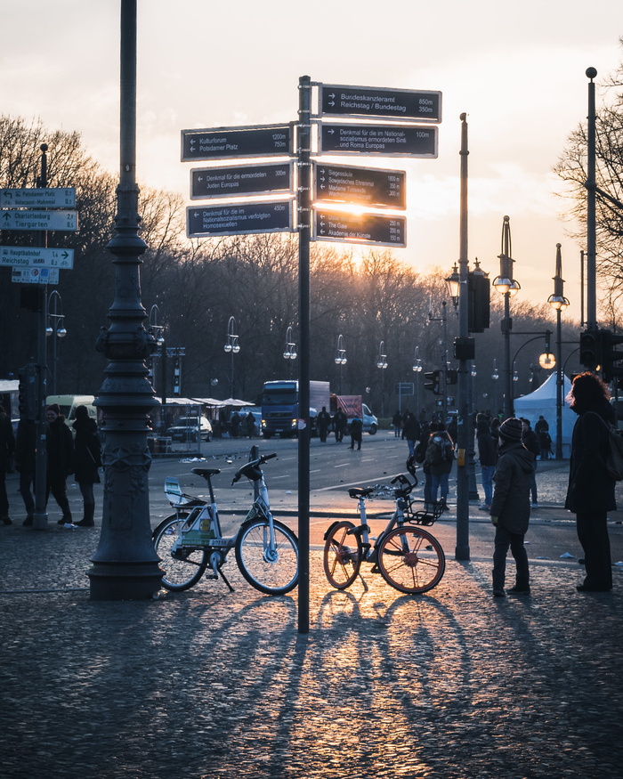 柏林，德国，日落，人，街道标志，阳光，自行车，灯笼