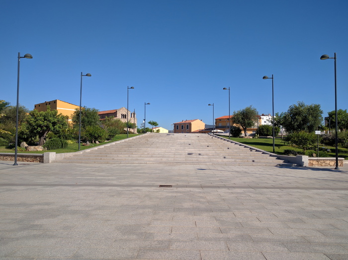 空间、楼梯、建筑、绿地、晴朗的天空、户外、无人、白天