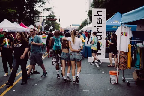 夏洛特,美国,北卡罗来纳州,女朋友,女同性恋,lgbt,骄傲旗帜,爱 夏洛特,美国,北卡罗来纳州,女朋友,女同性恋,lgbt,骄傲旗帜,爱