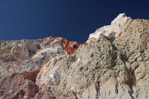 白天灰色岩层 白天灰色岩层