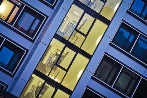 透明，玻璃建筑，展示，楼梯，房间，特写照片，建筑，窗户