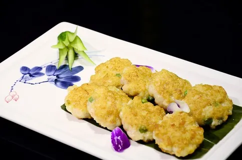 采购产品食品,手工虾蛋糕,餐馆菜,餐馆食物,餐食,盘子,点心,新鲜度 采购产品食品,手工虾蛋糕,餐馆菜,餐馆食物,餐食,盘子,点心,新鲜度