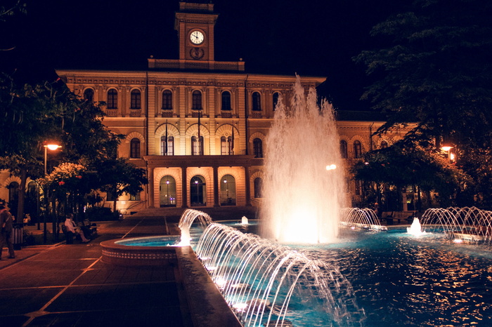 城市、灯光、夜晚、水、建筑、城市景观、夜晚、立面