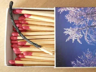 火柴盒，火柴，烧，火，点燃，静物，木质材料，没有人