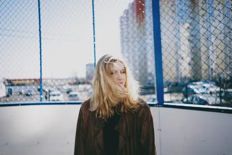 女人穿夹克，人，人，女人，女人，衣服，衣服，孩子