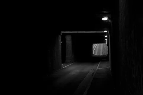 隧道、黑暗、光明、单色、阴影、街道、神秘、空旷 隧道、黑暗、光明、单色、阴影、街道、神秘、空旷