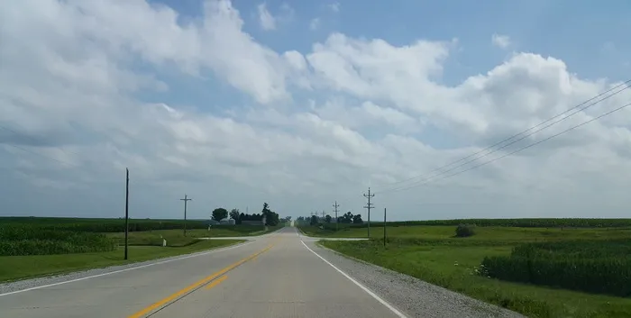 爱荷华州，道路，多云，云-天空，天空，交通，方向，前进的道路